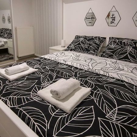 Apartman F&F Otocac Bagian luar foto