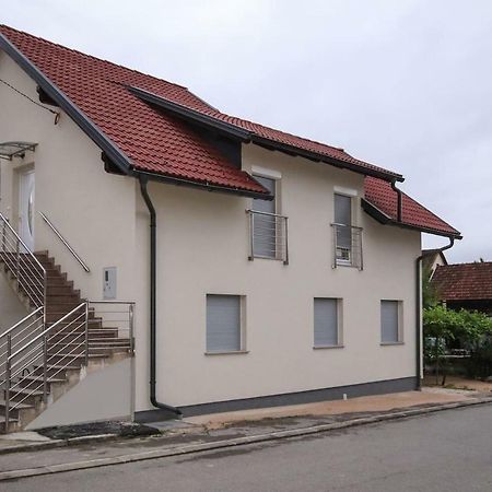 Apartman F&F Otocac Bagian luar foto