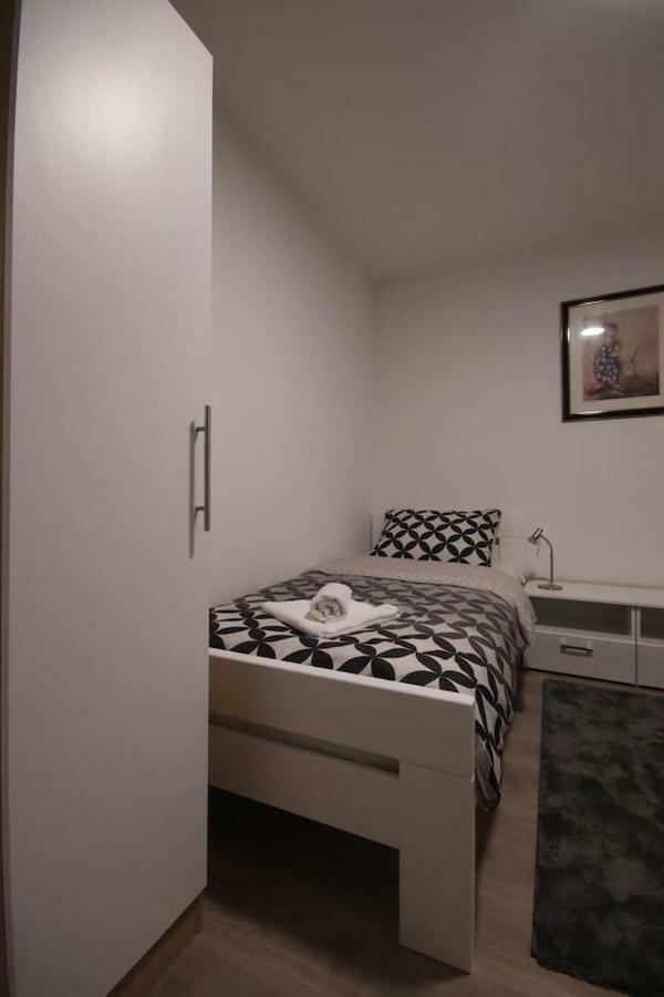 Apartman F&F Otocac Bagian luar foto