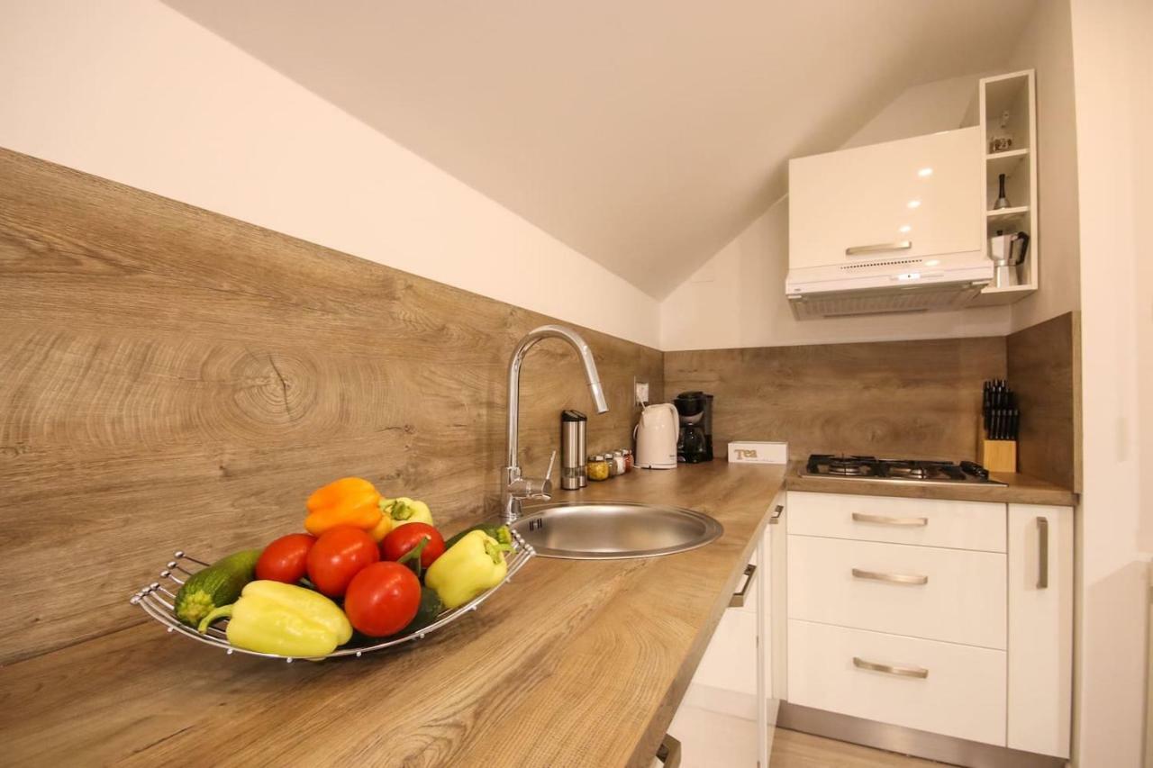 Apartman F&F Otocac Bagian luar foto