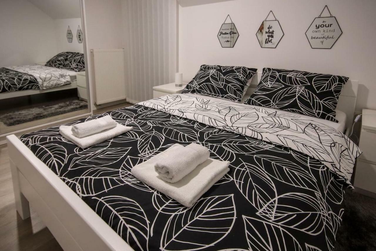Apartman F&F Otocac Bagian luar foto
