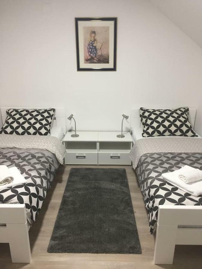 Apartman F&F Otocac Bagian luar foto