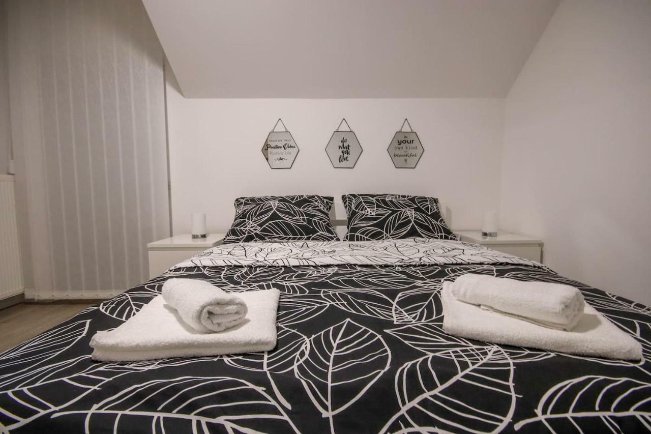 Apartman F&F Otocac Bagian luar foto