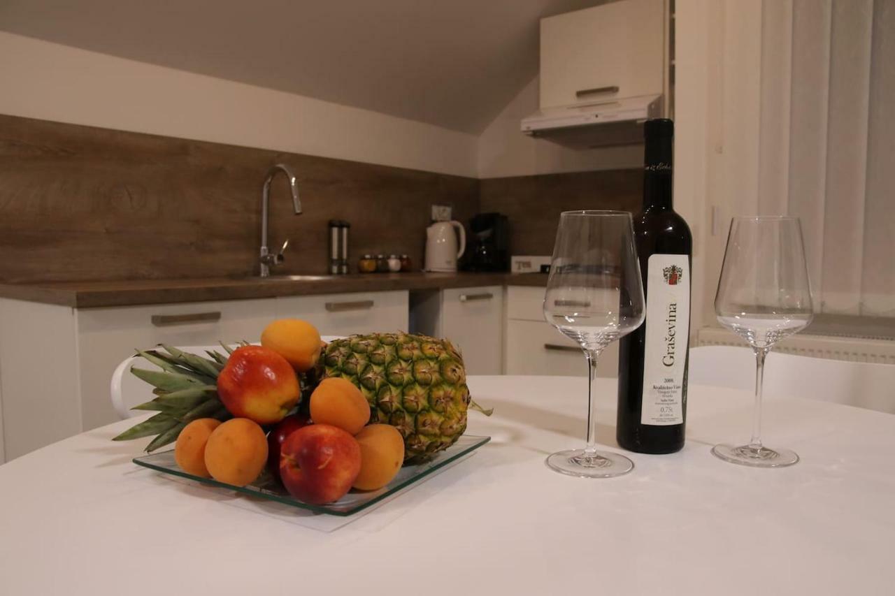 Apartman F&F Otocac Bagian luar foto