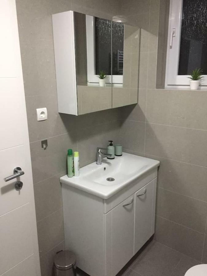 Apartman F&F Otocac Bagian luar foto