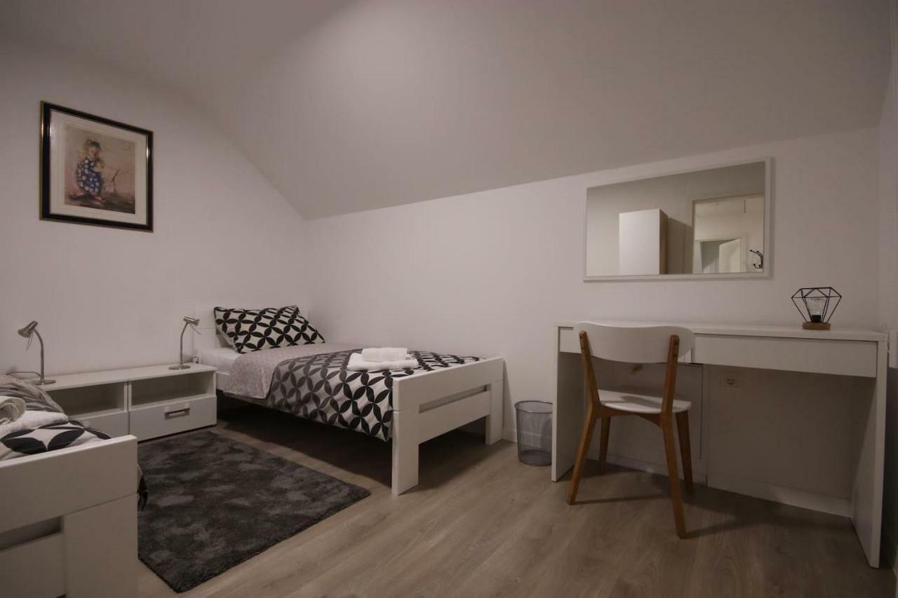 Apartman F&F Otocac Bagian luar foto