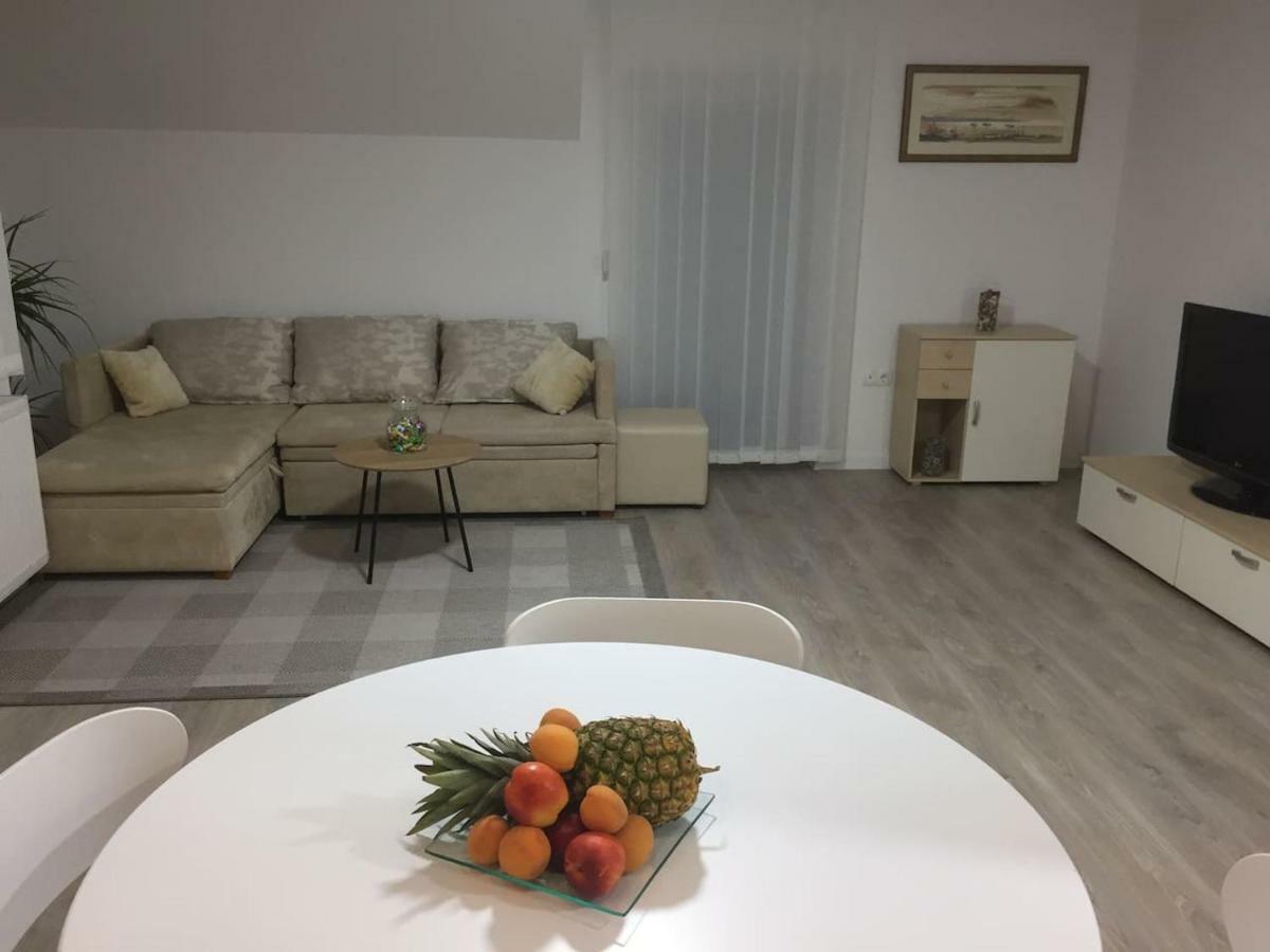 Apartman F&F Otocac Bagian luar foto