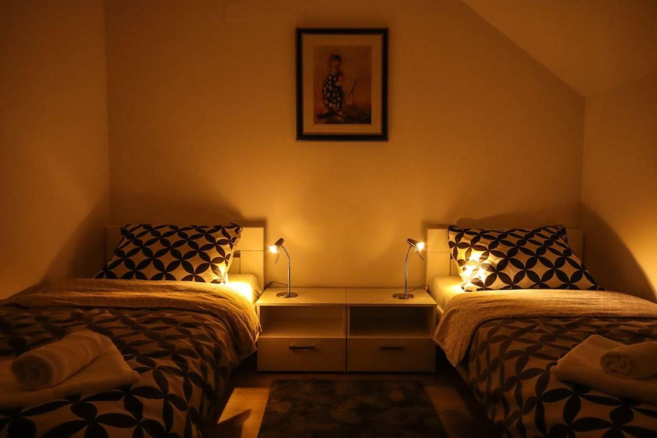 Apartman F&F Otocac Bagian luar foto